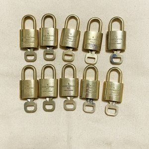 LOUIS VUITTON LV 10 SET PADLOCK KEY BAG CHARM CADENA GOLD PLATED FRANCE
